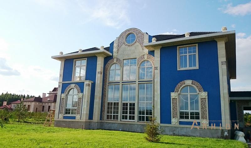 9. Проект двухэтажного дома в классическом стиле с многоскатной кровлей, SOV-11, площадью - 1119 кв c цокольным этажом, терассой, балконом